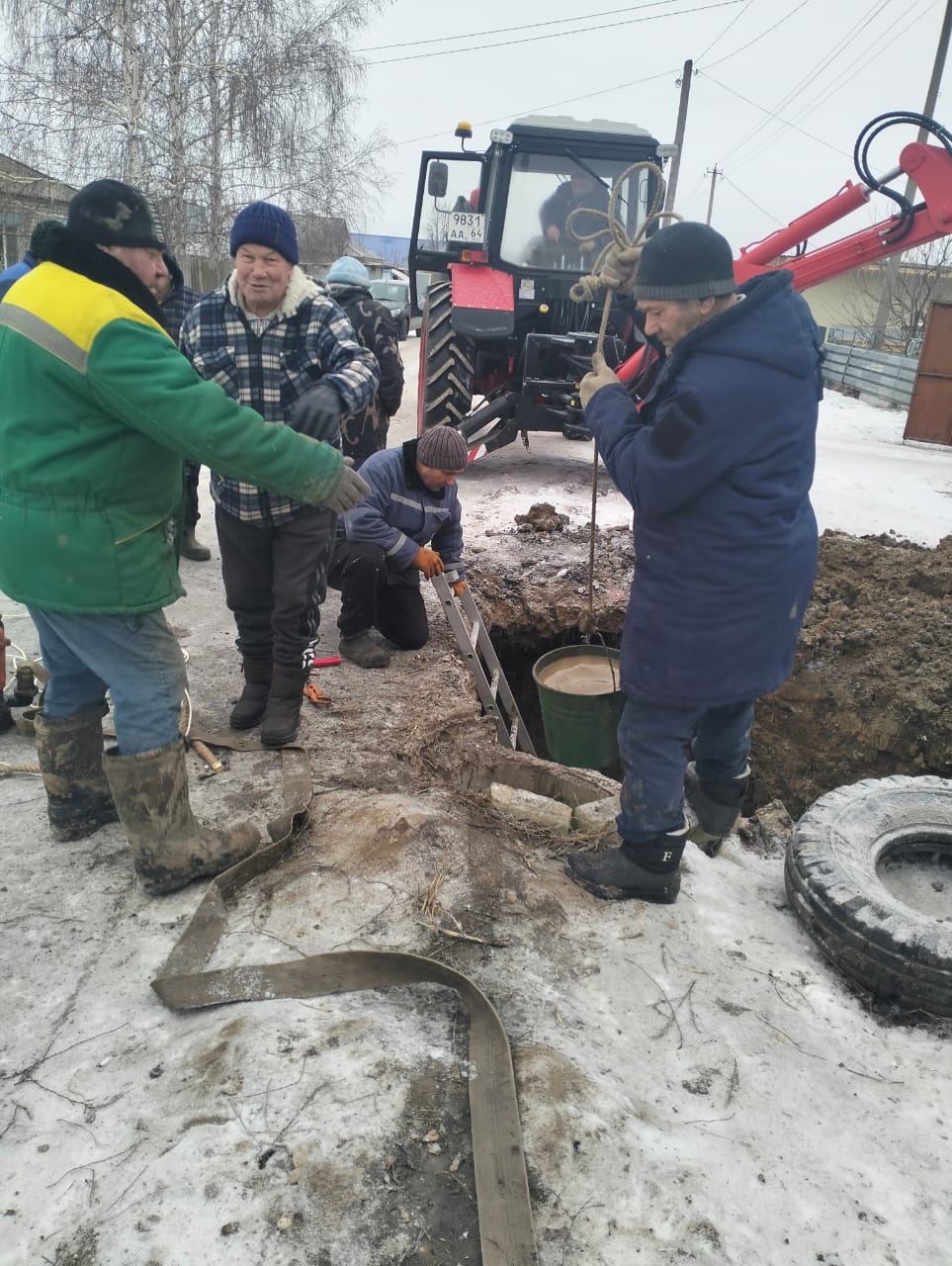 Порыв по ул.Первомайская в п.Водопьяновка.